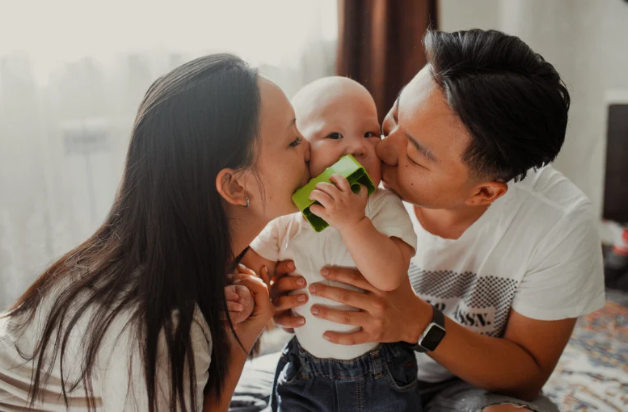 Karakter bayi bulan Juli, Bayi sensitif dan penyayang, Tips mengasuh bayi pemalu, Anak intuitif dan empatik, Parenting bayi dengan jiwa lembut, Tumbuh kembang bayi Juli, Lingkungan aman untuk bayi